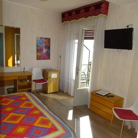 Casa Alessandra 호텔 2*